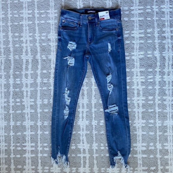 •EXPRESS• NWT Mid-Rise Distressed Cropped Ankle Jeans - Picture 2 of 13